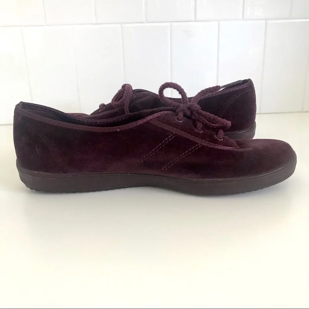 Vintage 70’s purple velvet lace up sneakers flats